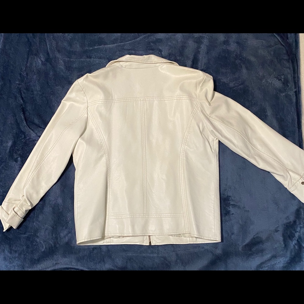 White jacket - Picture 7 of 8